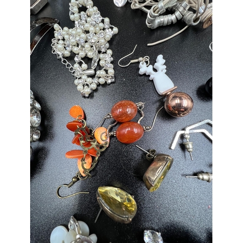 151 - A selection of costume jewellery to include necklaces, bracelets, earrings etc.