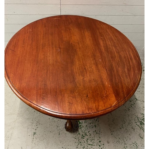 114 - A mahogany breakfast table with trumpet centre column (H76cm Dia117cm)