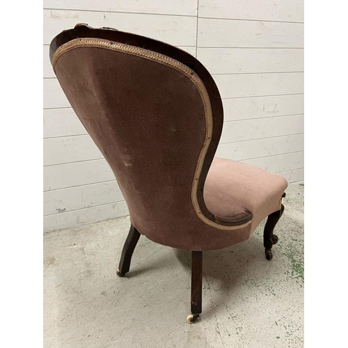 122 - A Victorian spoon back slipper chair