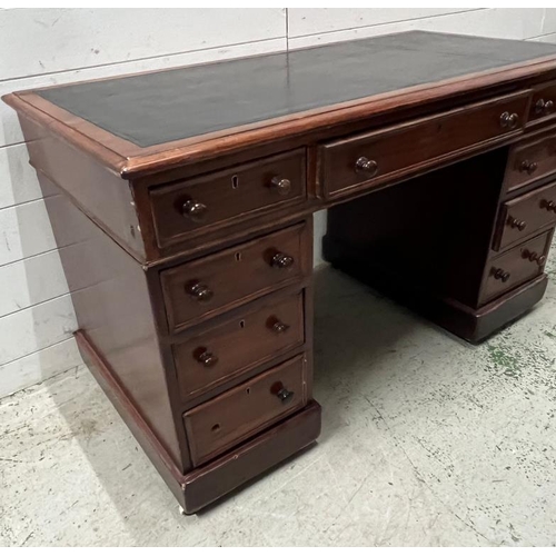 153 - Twin pedestal desk with graduating drawers (H72cm W120cm D58cm)