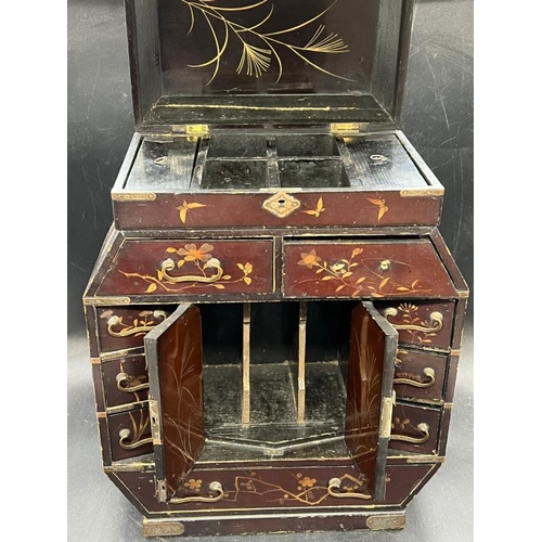 21 - Chinese lacquerware jewellery cabinet (H38cm W30cm D16cm)