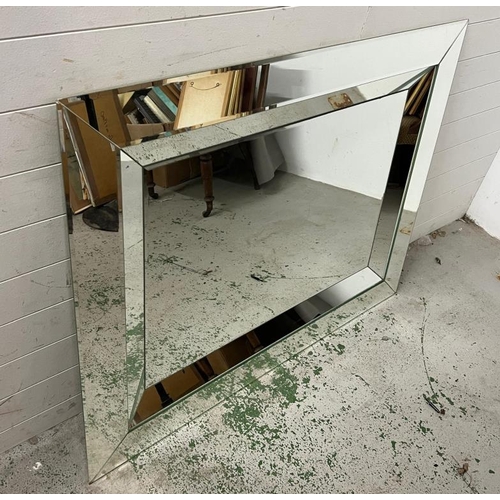 213 - A frame free facet mirror