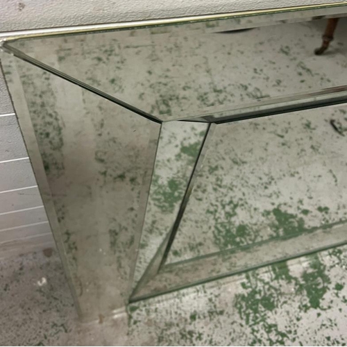 213 - A frame free facet mirror