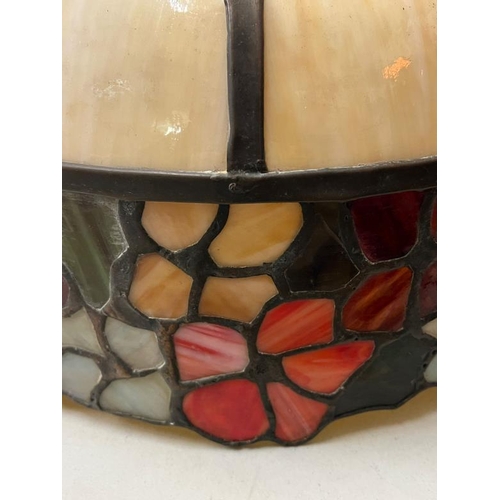 228 - A Tiffany style lamp shade (H40cm Dia52cm)