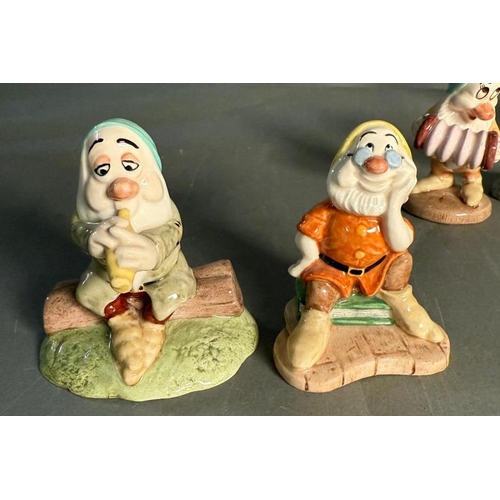 285 - A Royal Doulton Snow White and The Seven Dwarfs with an additional two dwarves