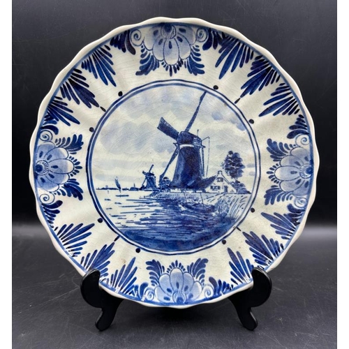 332 - A Delft plate with central windmill