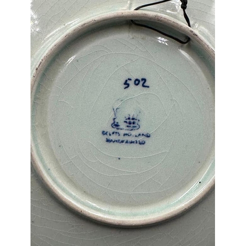 332 - A Delft plate with central windmill