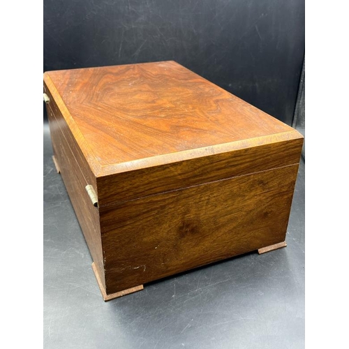 395 - Humidor box (inside AF) (H16cm W36cm D23cm)