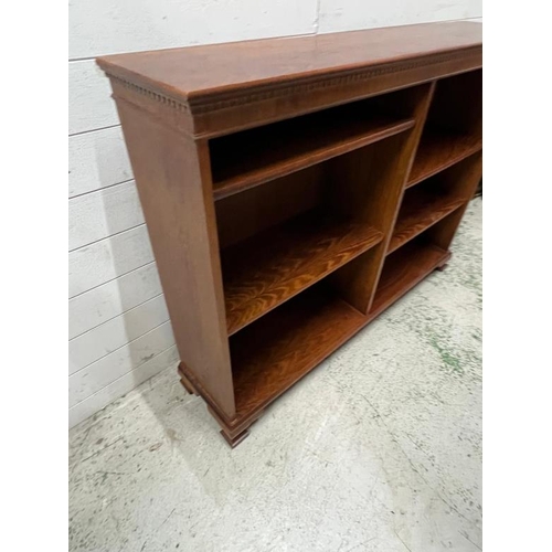 45 - A mahogany open bookcase (H100c W136cm D30cm)