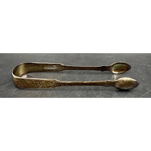 466 - A pair of silver sugar tongs, hallmarked for Birmingham 1827