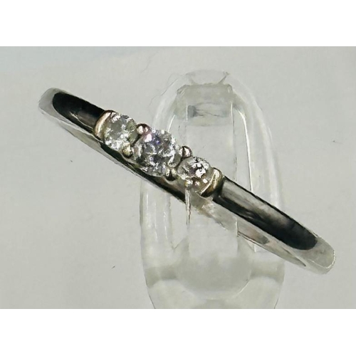 495 - An 18ct gold three diamond ring, approximate weight 2.9g and size P.5