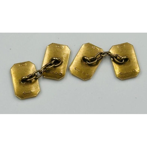 573 - A pair of 9ct gold cuff links with an approximate weight of 9.1g