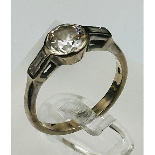 596 - An diamond ring on 18ct white gold, approximate size M and weight 3.9g, approximate 1.1ct with addit... 