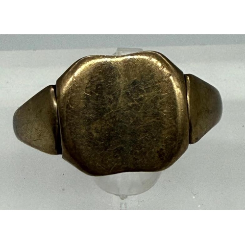 614 - A 9ct gold signet ring AF, approximate weight 2.4g