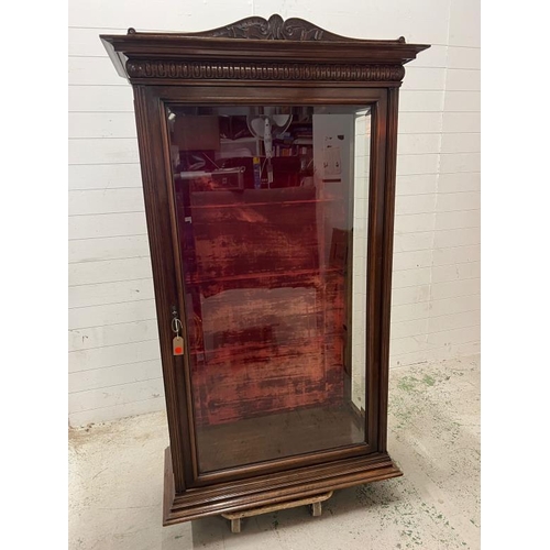 64 - A mahogany glazed display cabinet with arch pediment and velvet back and glass shelves (H194cm W106c... 