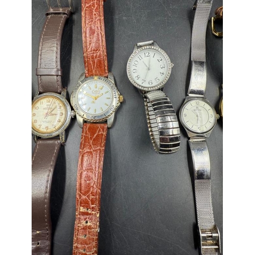 660 - A selection of ladies and gents wristwatches to include Accurist, Smiths and Rostini