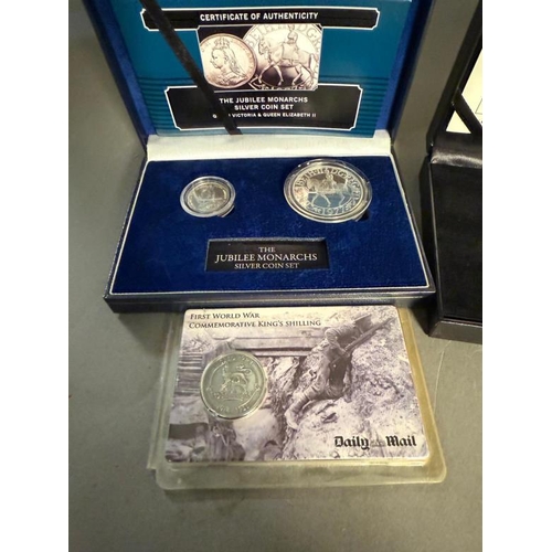 676 - A selection of commemorative coins collectors packs to include Crowning Moments of Queen Elizabeth I... 