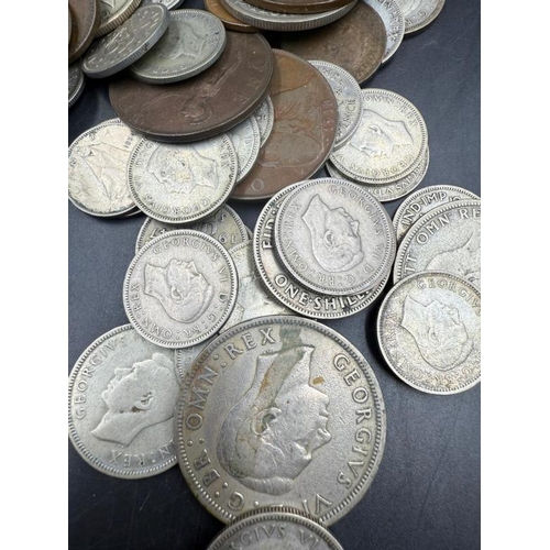 689 - A selection of George V and VI coinage to include pennies and shillings