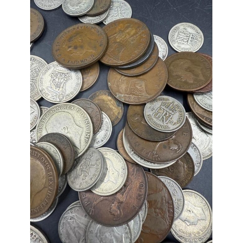 689 - A selection of George V and VI coinage to include pennies and shillings