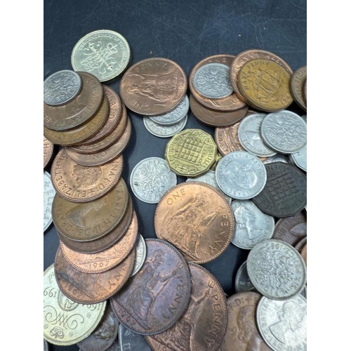 690 - A quantity of coinage from the reign of Queen Elizabeth II