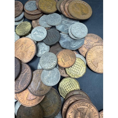 690 - A quantity of coinage from the reign of Queen Elizabeth II