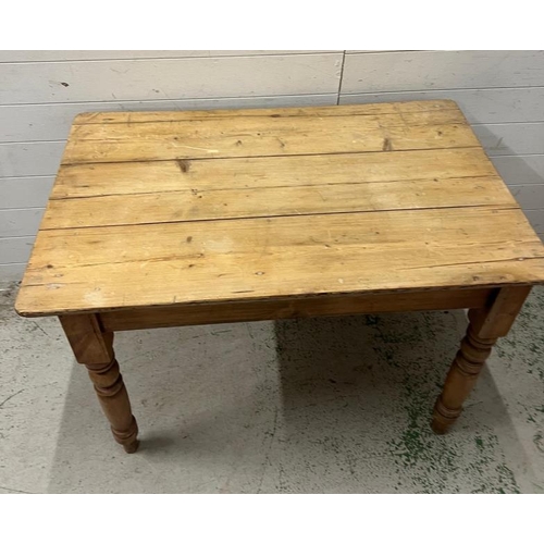 71 - A pine small farmhouse table (H71cm W107cm D67cm)