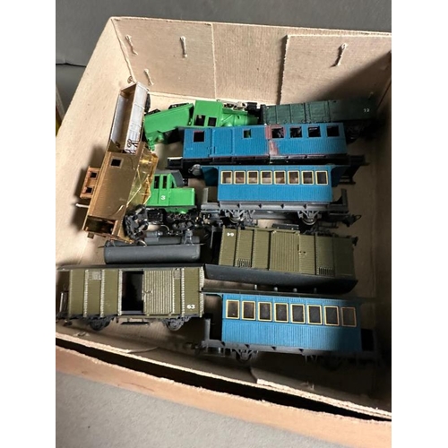 754 - A selection of model trains and kits by Roundhouse, Mantua and Atheamn