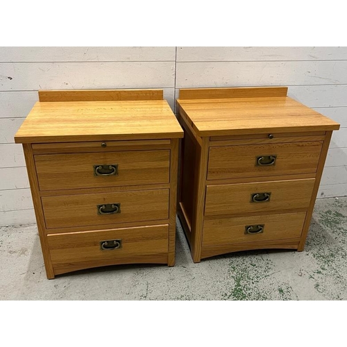 79 - A pair of bedside cabinets with drawers (H73cm W61cm D47cm)