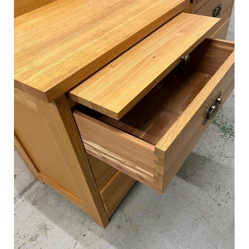 79 - A pair of bedside cabinets with drawers (H73cm W61cm D47cm)