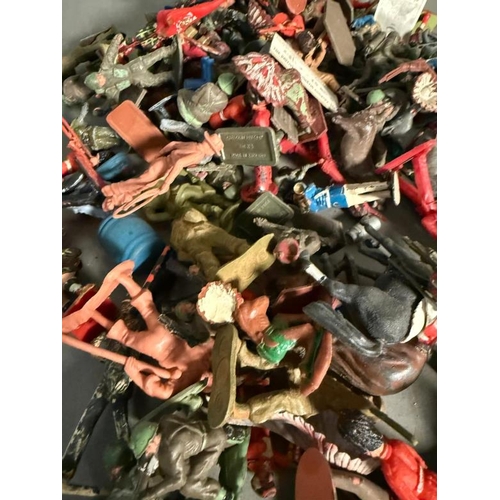 811 - A quantity of plastic and some lead toy figures, various makers, some AF