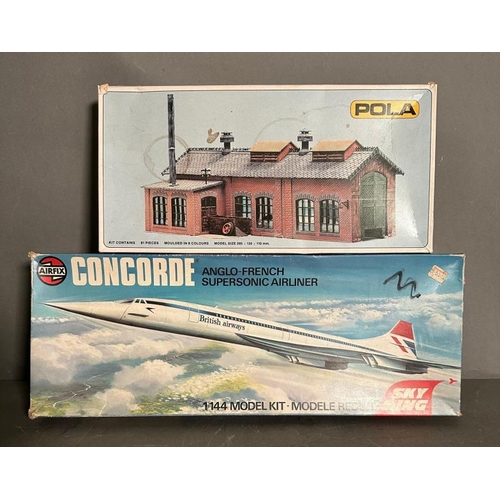 814 - An Airfix model kit of Concorde and a Pola kit of an industrial building