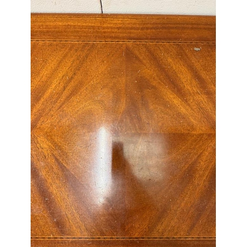 126 - A mahogany single drawer coffee table with string inlay and on fluted legs (H40cm W127cm D58cm)