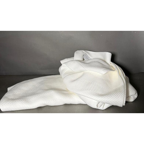 179A - A contemporary throw by The White Company (approx 250cm x 260cm)