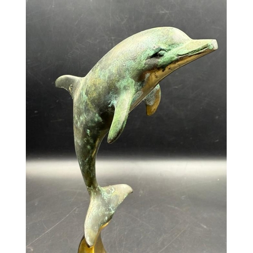 252 - A bronze sculpture of a dolphin on a marble base