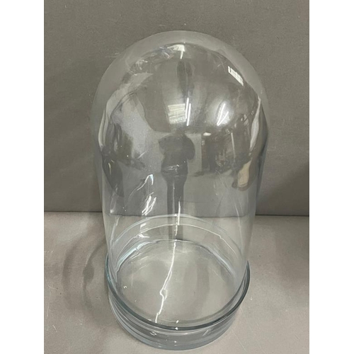 258 - A glass dome with base (H51cm)