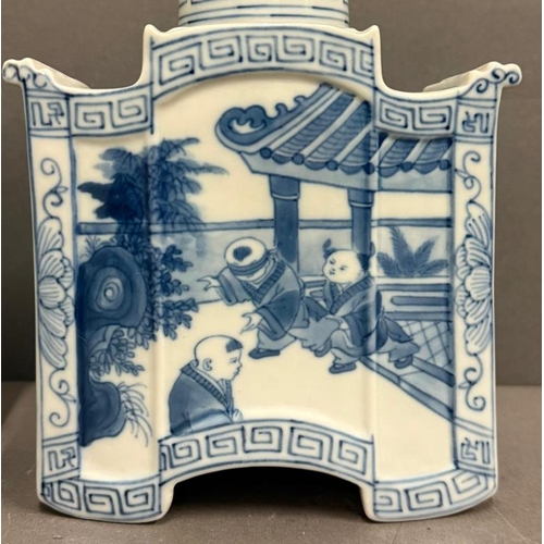 280 - Two ceramic Chinese blue and white tea caddies with foo dogs to lids