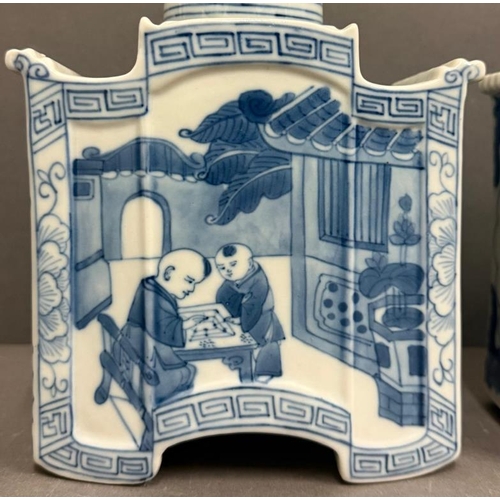 280 - Two ceramic Chinese blue and white tea caddies with foo dogs to lids