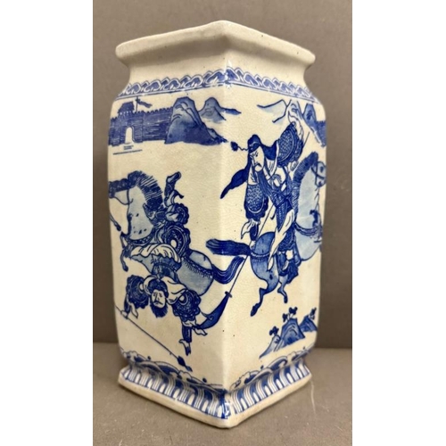 282 - Two Chinese blue and white vases, diamond in shape and featuring warriors on horseback (H20cm)