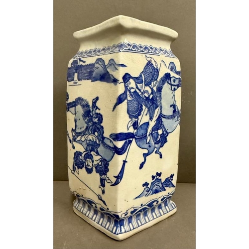 282 - Two Chinese blue and white vases, diamond in shape and featuring warriors on horseback (H20cm)