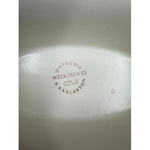 285 - A Wedgewood moonstone mantle vase