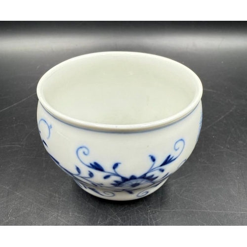 289 - A Meissen blue and white sugar bowl along with a further Meissen pot