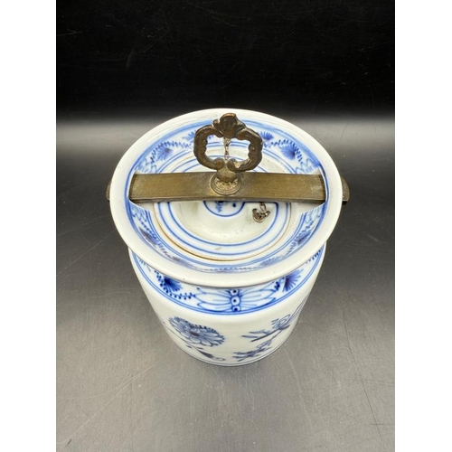 289 - A Meissen blue and white sugar bowl along with a further Meissen pot