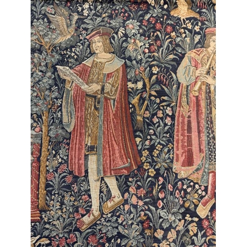 363 - A wall hanging tapestry featuring an Elizabethan scene 126cm x 82cm