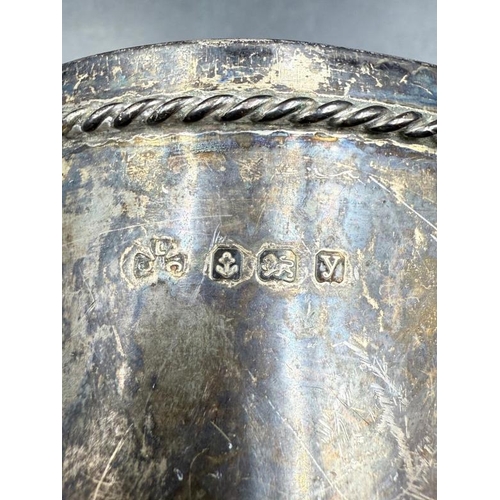 463 - A hallmarked silver holder with hammered interior, approximate weight 110g and Birmingham 1923 AF