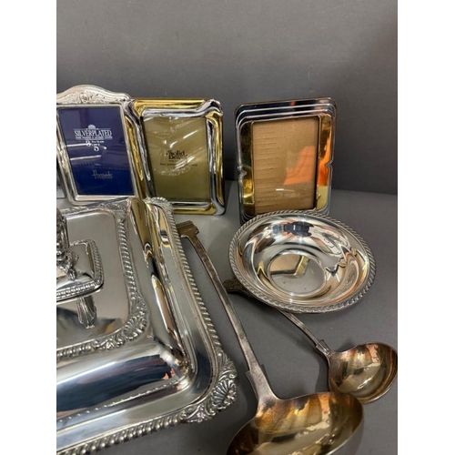 467 - A selection of silver plate and mixed metal items to include picture frames, servers and ladles