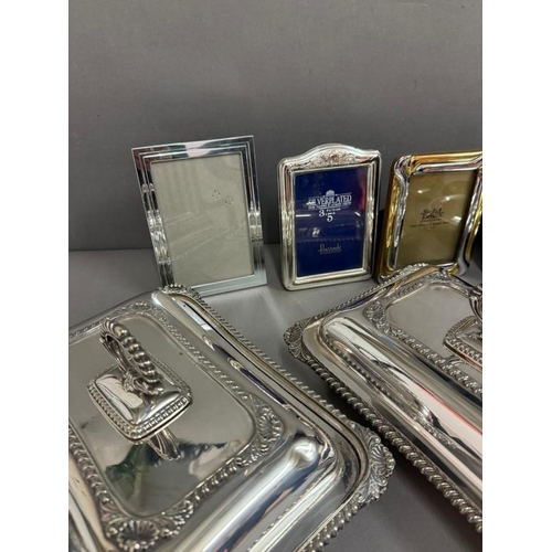 467 - A selection of silver plate and mixed metal items to include picture frames, servers and ladles