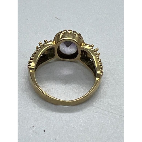 532 - A 14ct gold ring with a central amethyst stone and missing side stones, size M