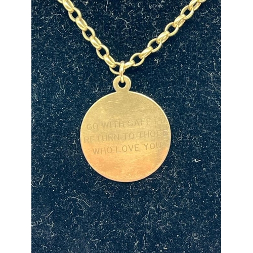 533 - A 9ct gold curb necklace and circular disc pendant, drop 39cm