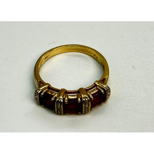 541 - A selection of three 9ct gold rings with various settings  (Total approx weight 6.5g)