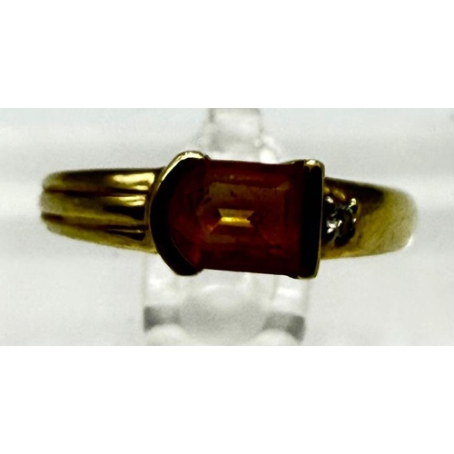 547 - A 14ct contemporary citrine ring, size N  (Total approx weight 2.3g)